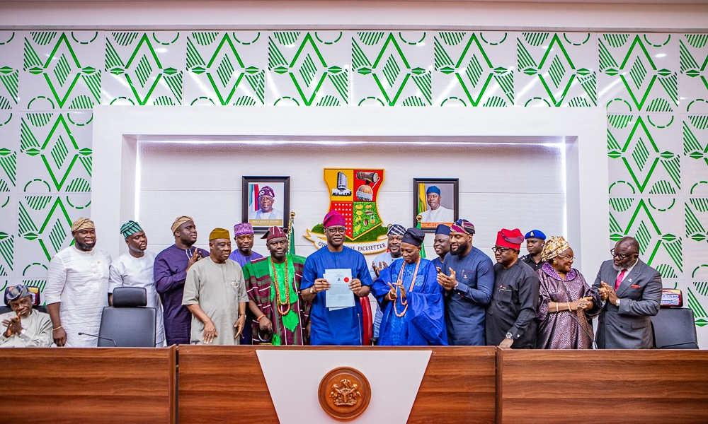 Makinde Signs ₦892 Billion 2026 Oyo State Budget into Law